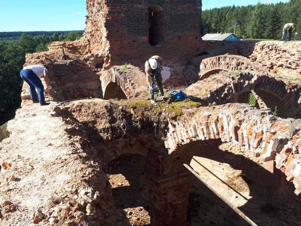 работы по восстановлению Никольской церкви в Салми
